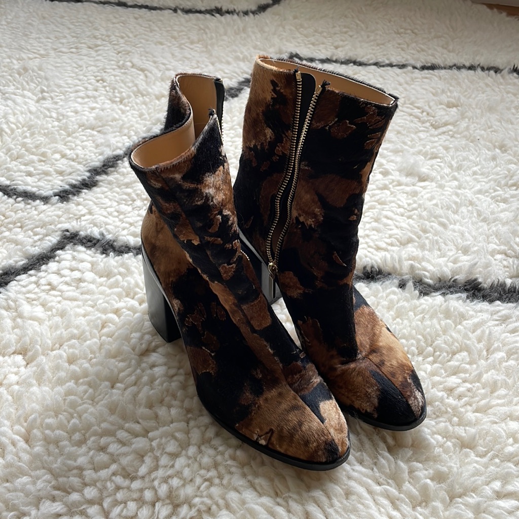 Dear Frances Spirit Boots: Rare Cowhide! 39